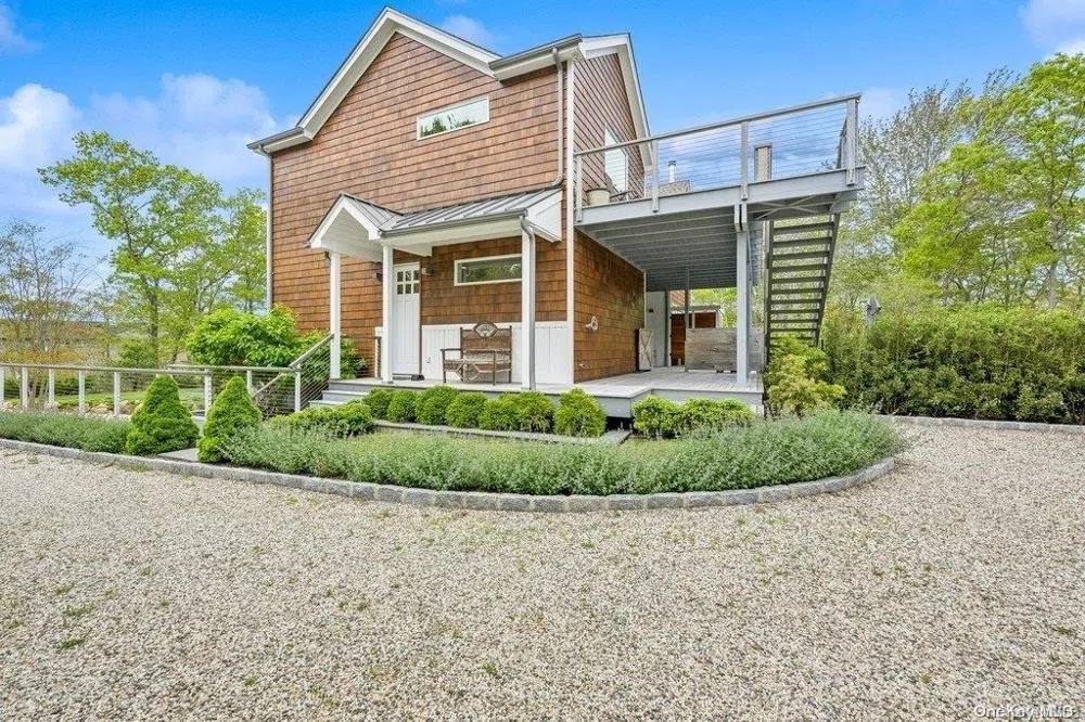 15 Hill Side Lane East Hampton, NY 11937