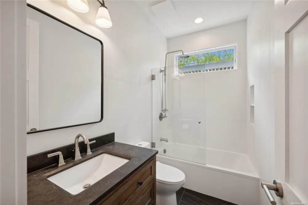 15 Hill Side Lane East Hampton, NY 11937