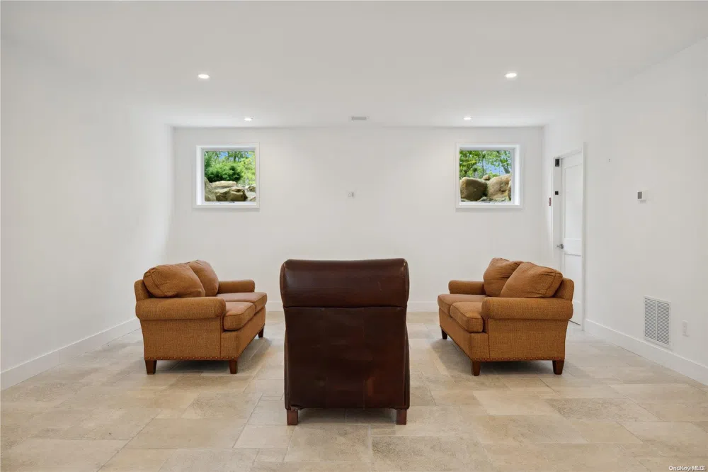 15 Hill Side Lane East Hampton, NY 11937