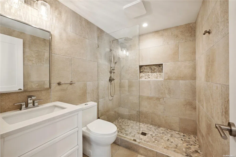 15 Hill Side Lane East Hampton, NY 11937