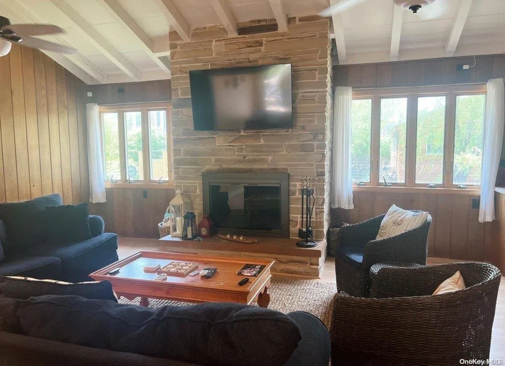 892 Evergreen Walk Ocean Beach, NY 11770