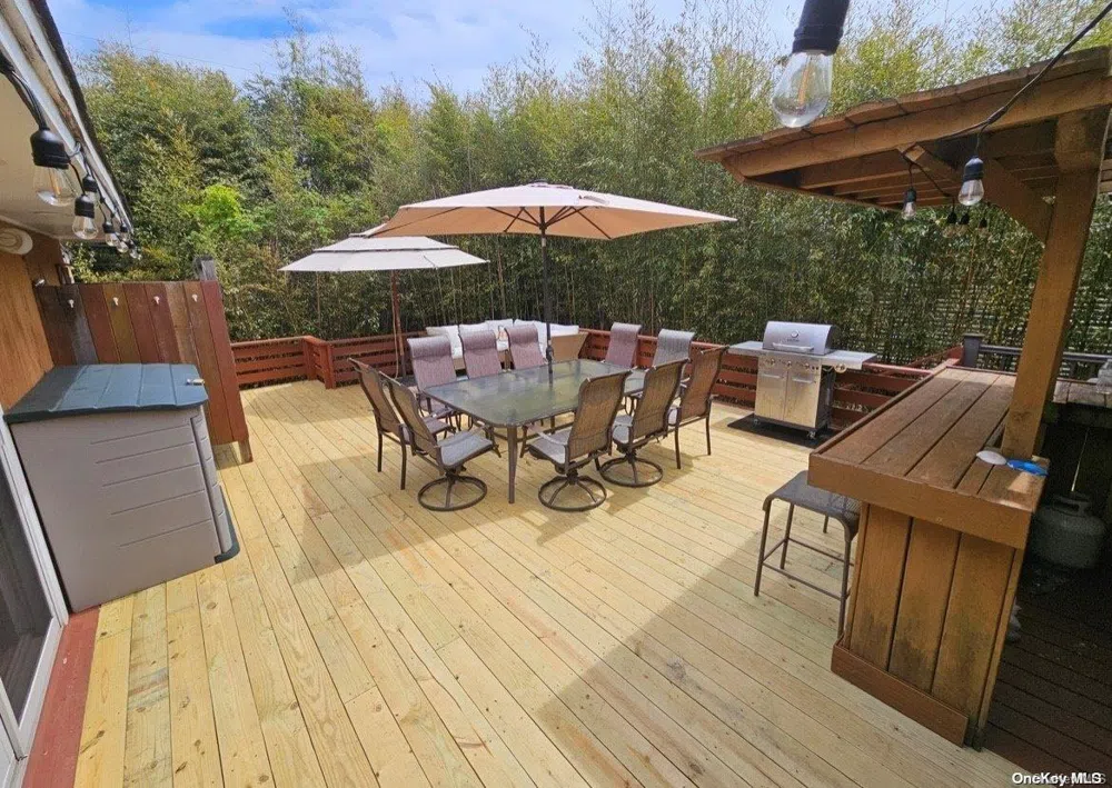892 Evergreen Walk Ocean Beach, NY 11770
