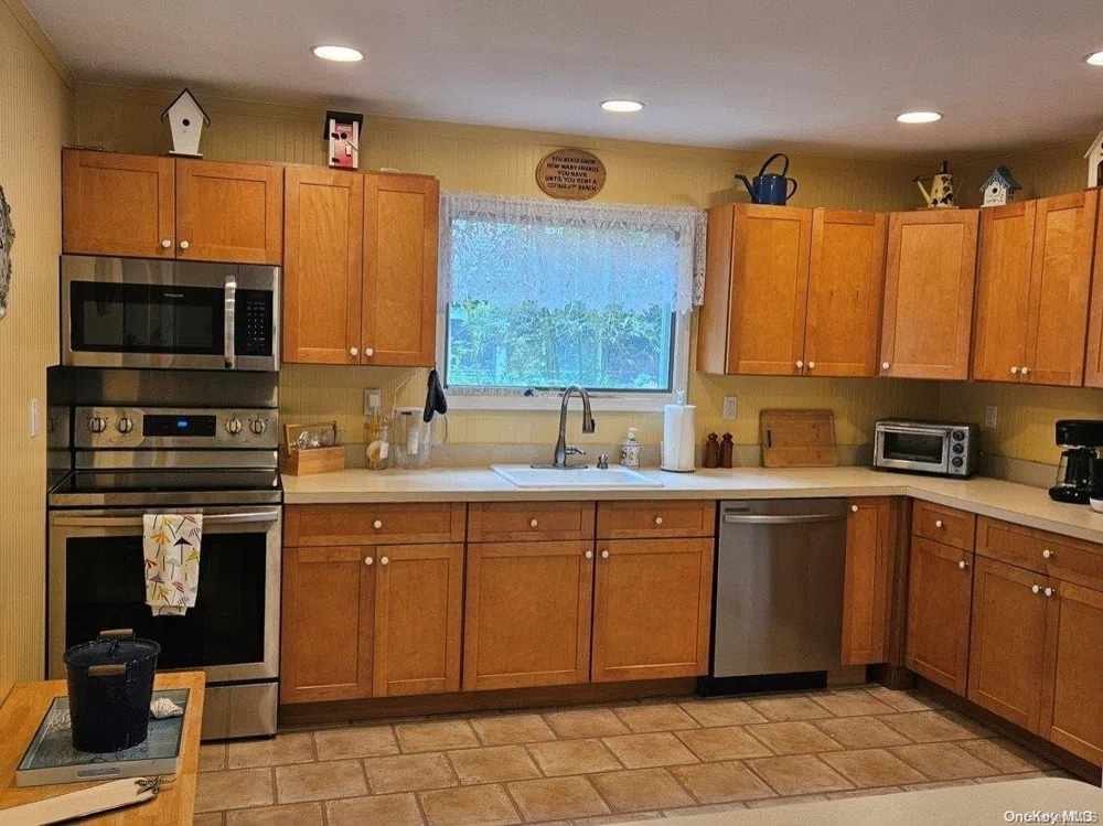 892 Evergreen Walk Ocean Beach, NY 11770