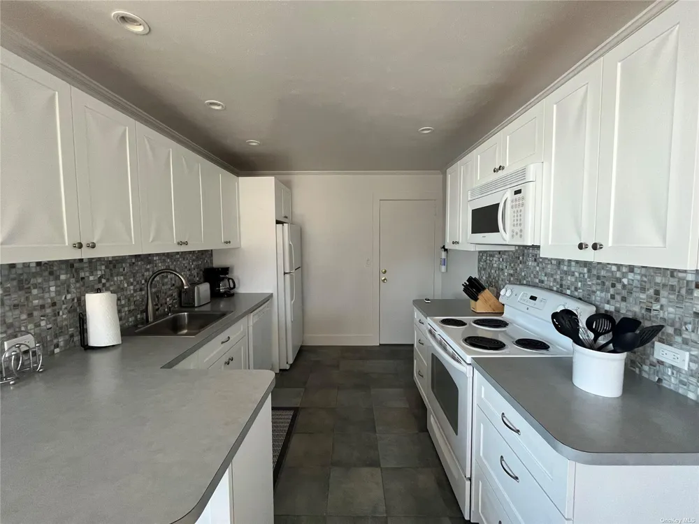 786 Evergreen Walk Ocean Beach, NY 11770