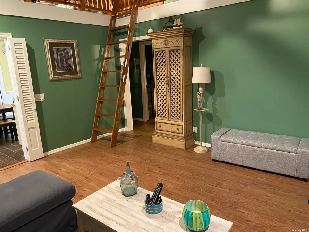 182 Cottage Walk Ocean Beach, NY 11770