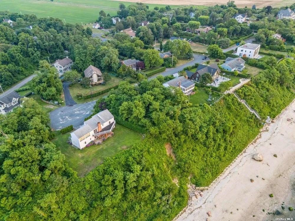 895 Glen Court Cutchogue, NY 11935