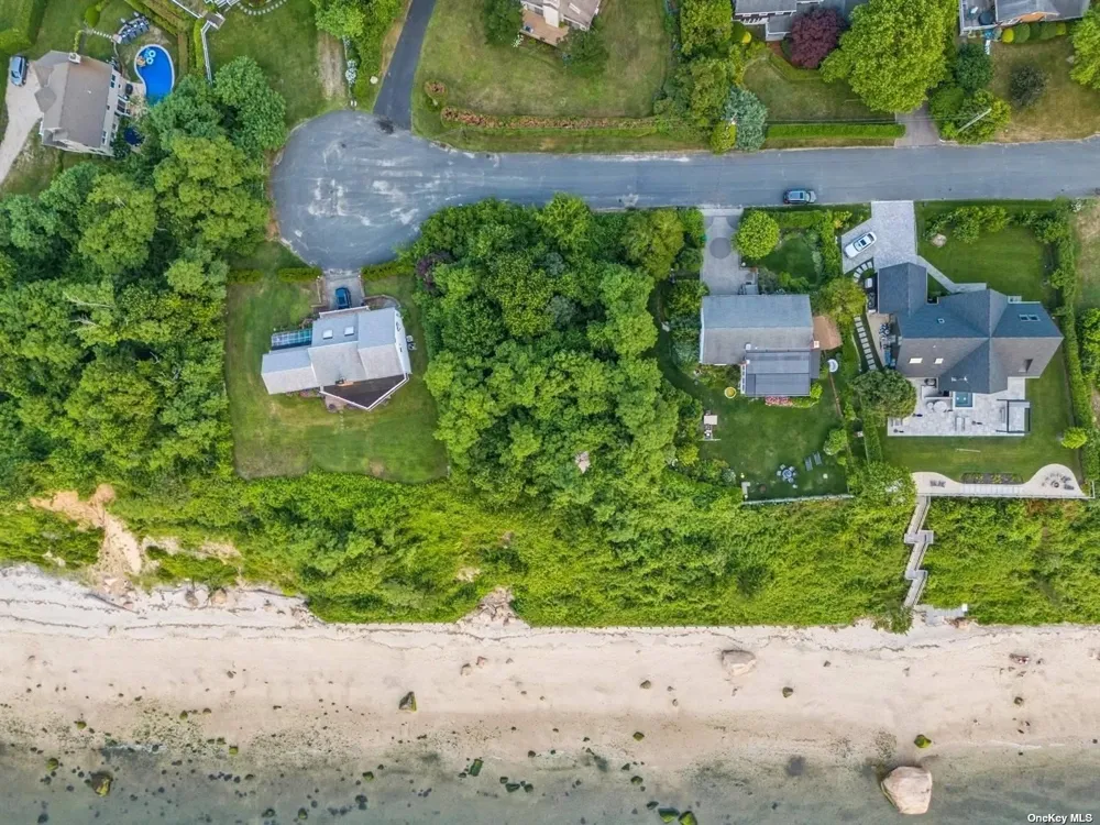 895 Glen Court Cutchogue, NY 11935