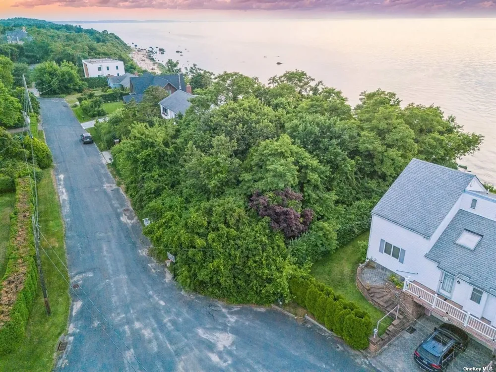 895 Glen Court Cutchogue, NY 11935