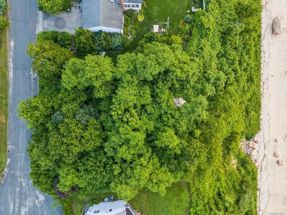 895 Glen Court Cutchogue, NY 11935