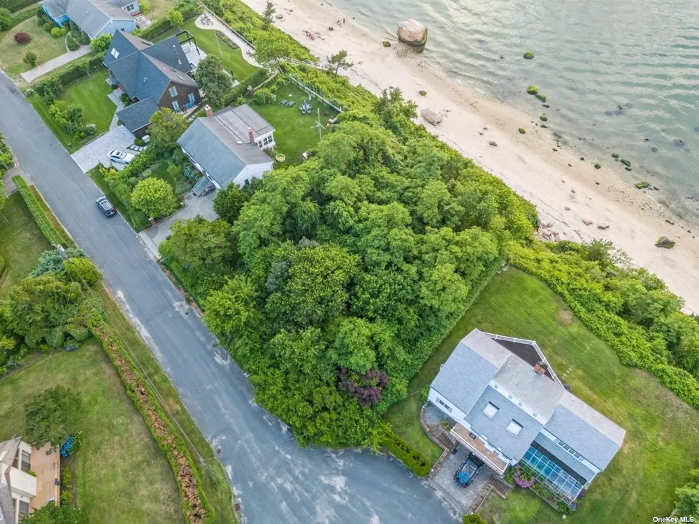 895 Glen Court Cutchogue, NY 11935