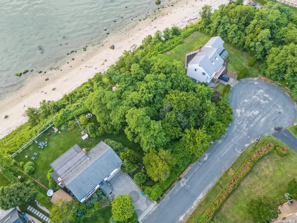 895 Glen Court Cutchogue, NY 11935