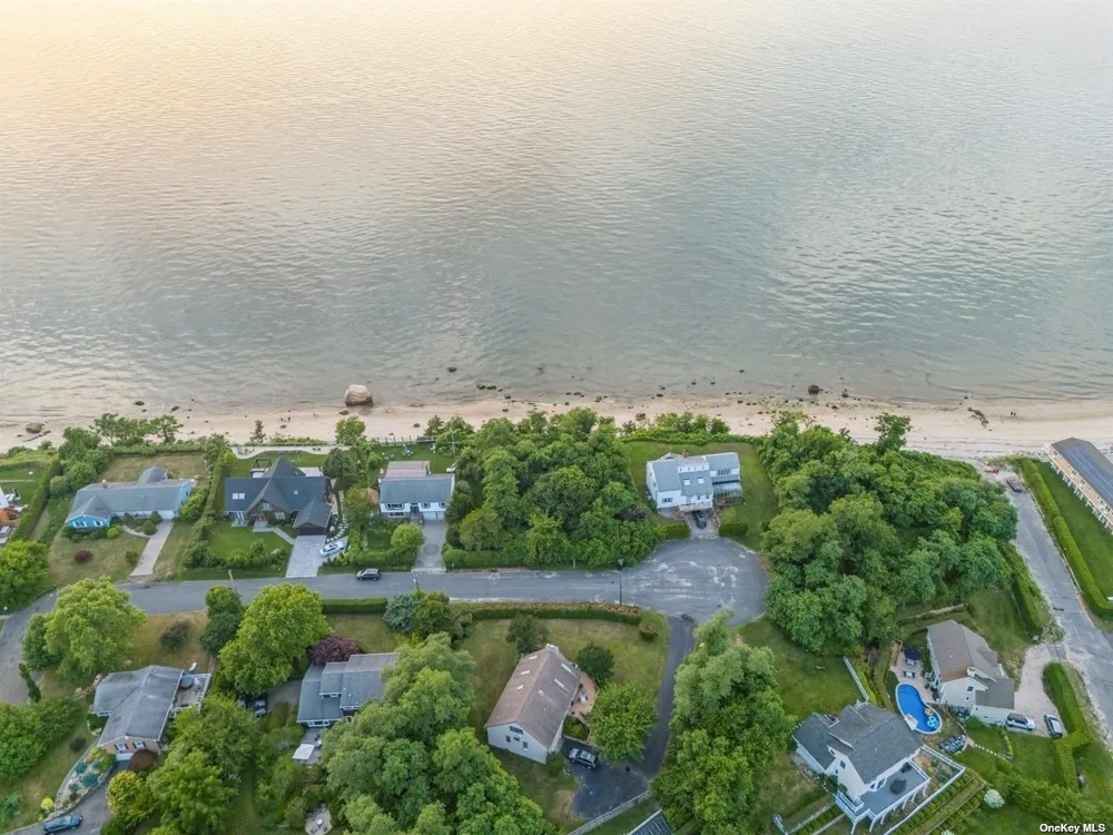 895 Glen Court Cutchogue, NY 11935