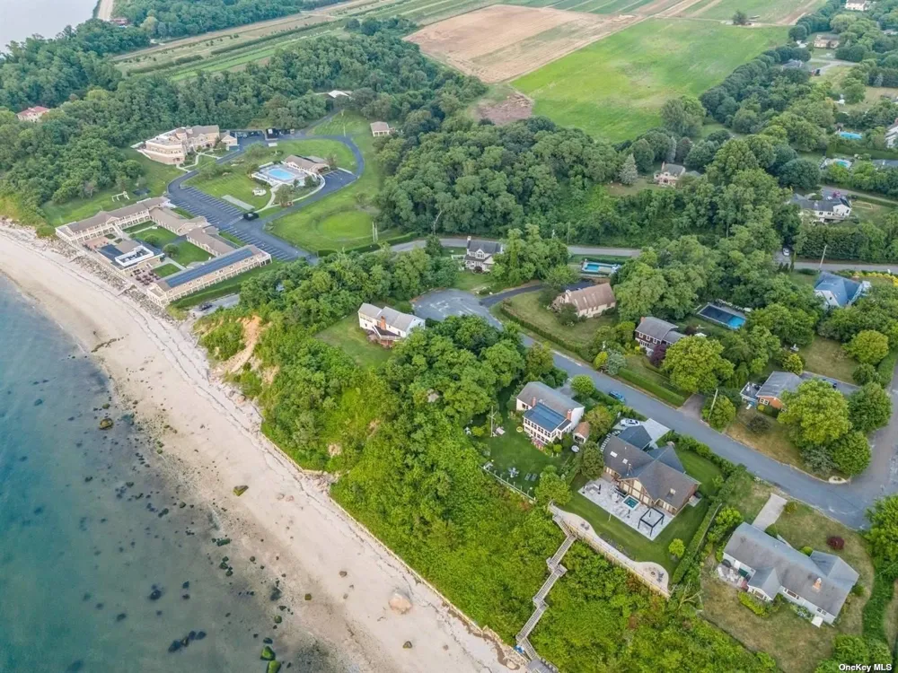 895 Glen Court Cutchogue, NY 11935