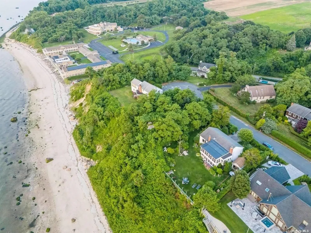 895 Glen Court Cutchogue, NY 11935
