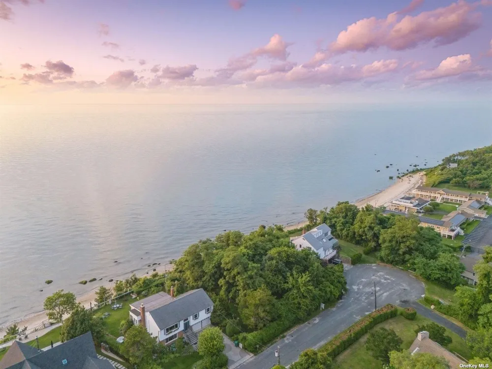 895 Glen Court Cutchogue, NY 11935