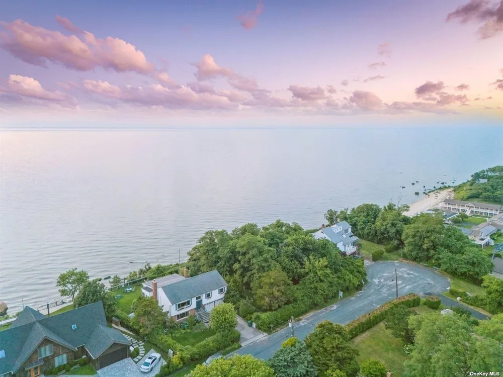 895 Glen Court Cutchogue, NY 11935