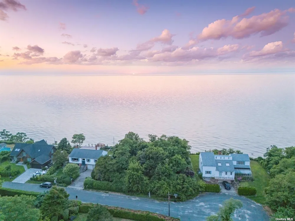 895 Glen Court Cutchogue, NY 11935
