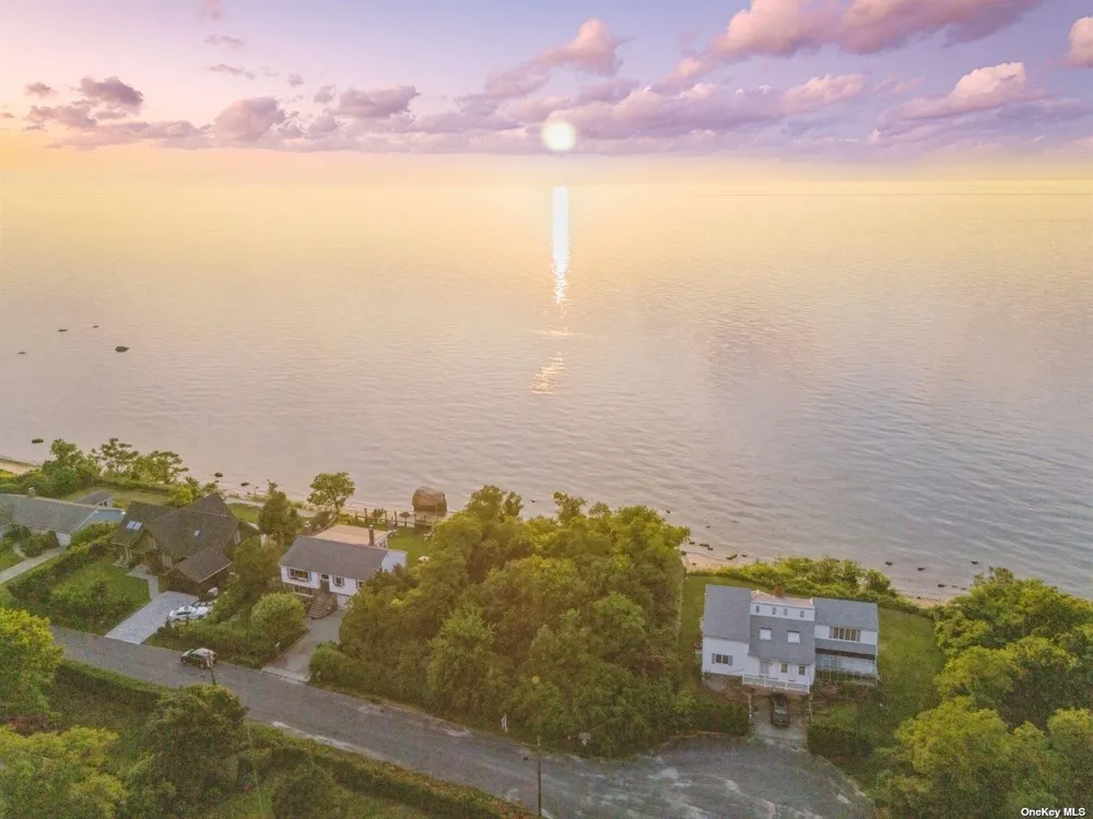 895 Glen Court Cutchogue, NY 11935