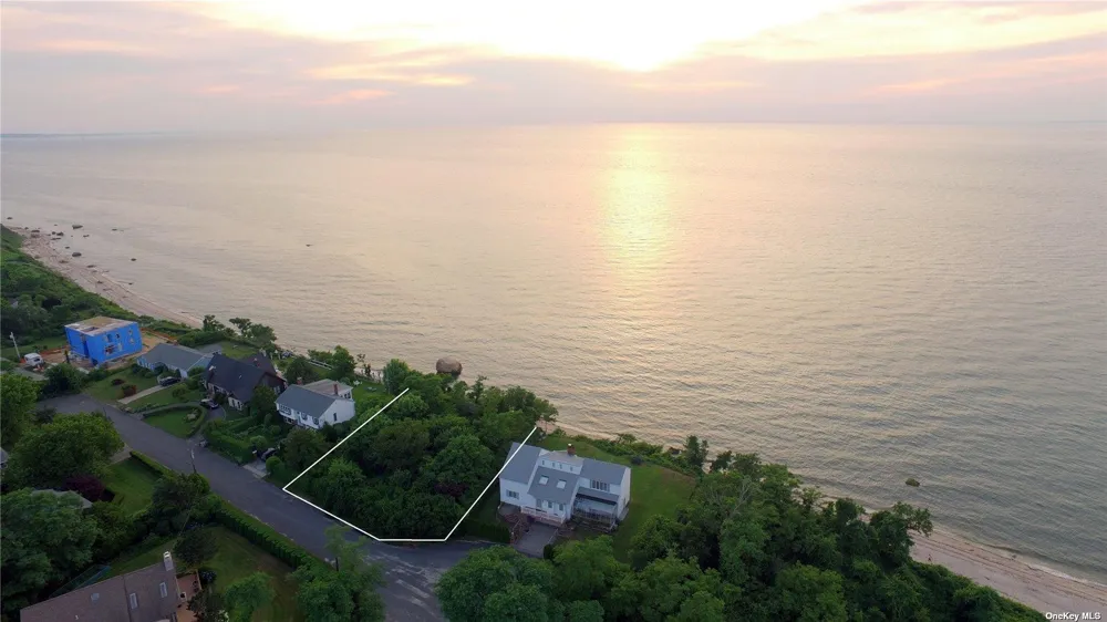 895 Glen Court Cutchogue, NY 11935