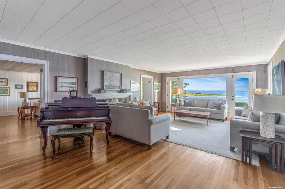 930 W Cove Road Cutchogue, NY 11935