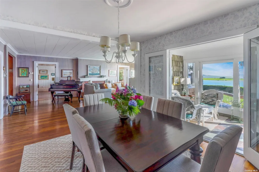 930 W Cove Road Cutchogue, NY 11935