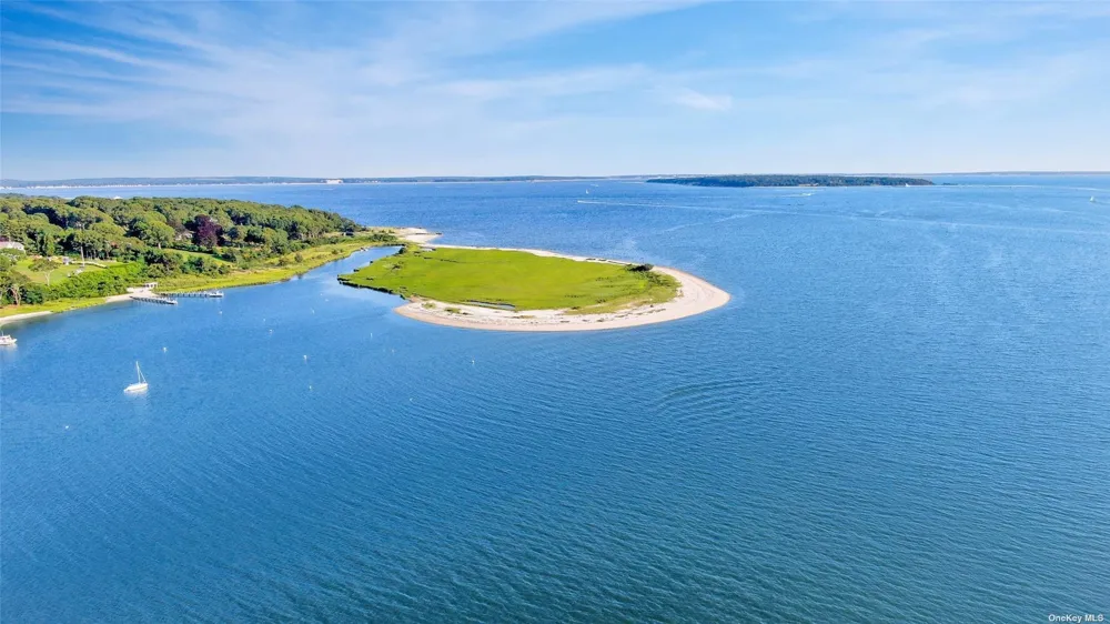 930 W Cove Road Cutchogue, NY 11935