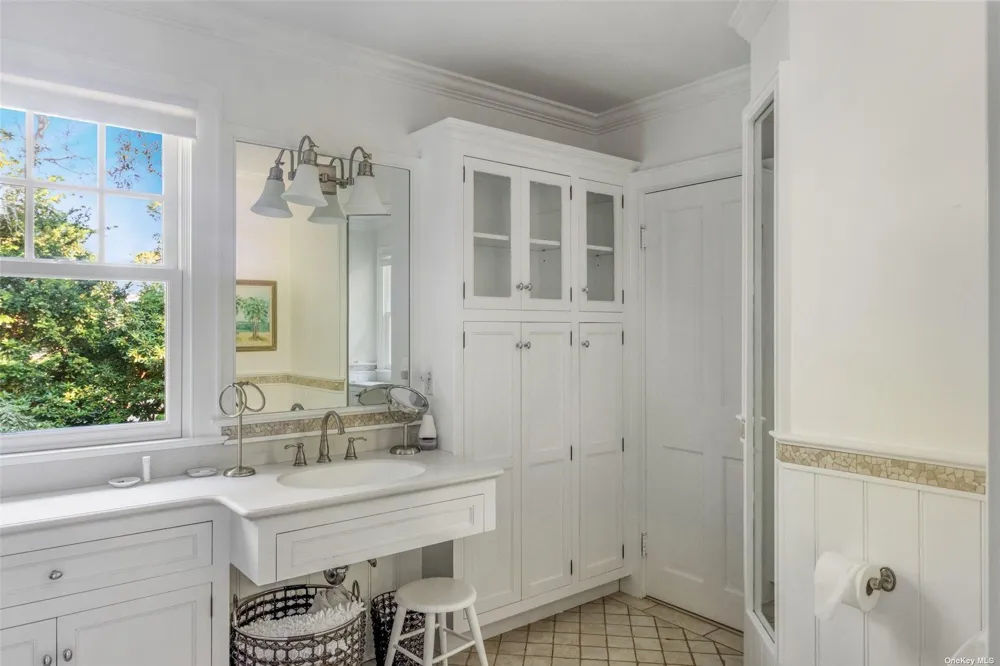 930 W Cove Road Cutchogue, NY 11935