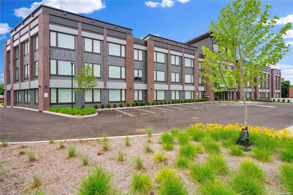 218 Middle Neck Road #107 Great Neck, NY 11021