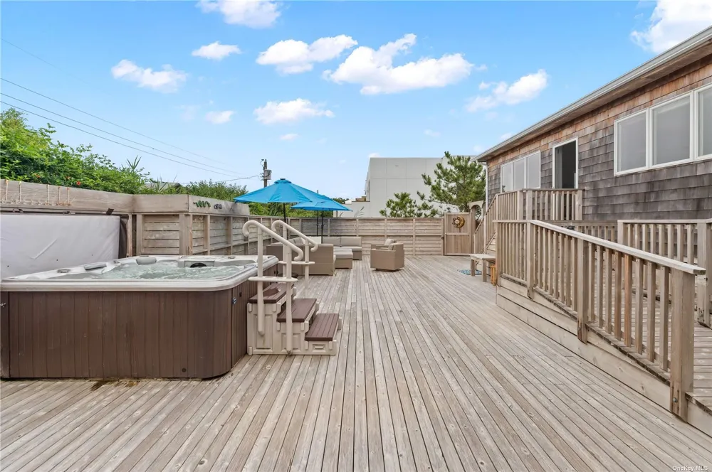 32 Schooner Walk Ocean Beach, NY 11770
