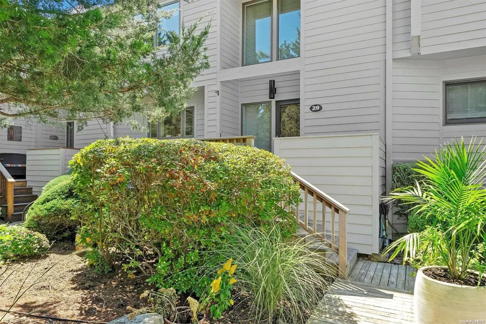 68 W Water Street Sag Harbor, NY 11963