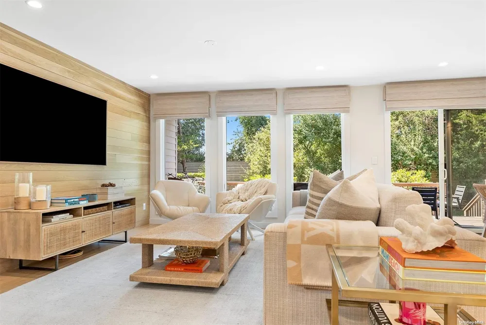 68 W Water Street Sag Harbor, NY 11963