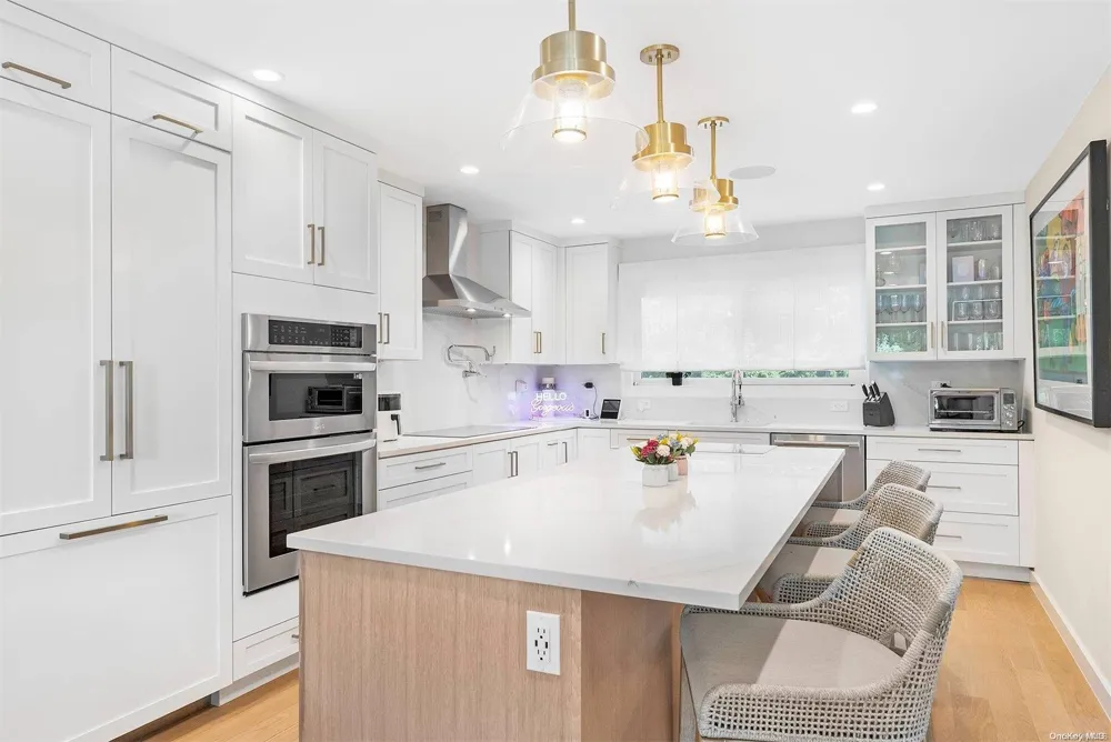 68 W Water Street Sag Harbor, NY 11963