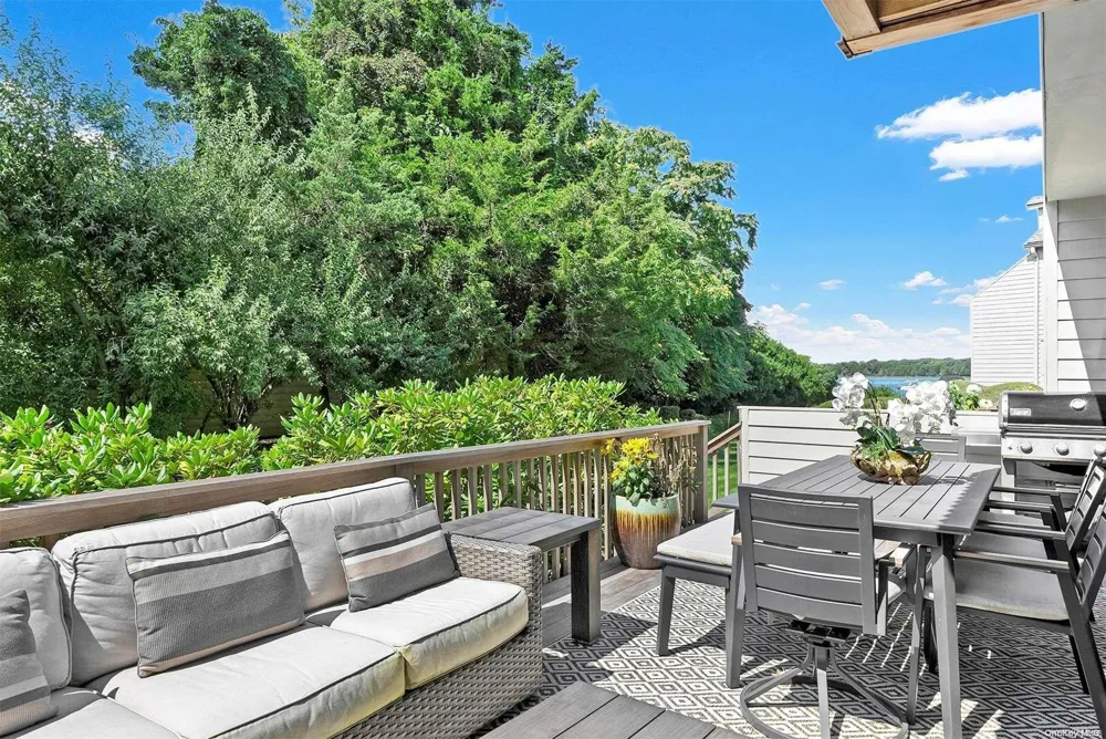 68 W Water Street Sag Harbor, NY 11963