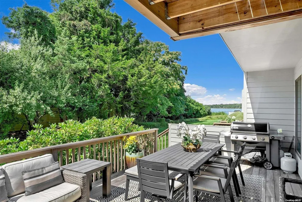 68 W Water Street Sag Harbor, NY 11963