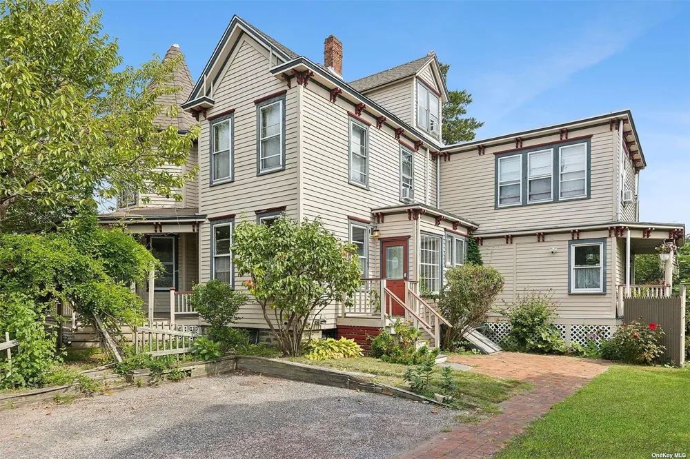 151 Bay Avenue Greenport, NY 11944