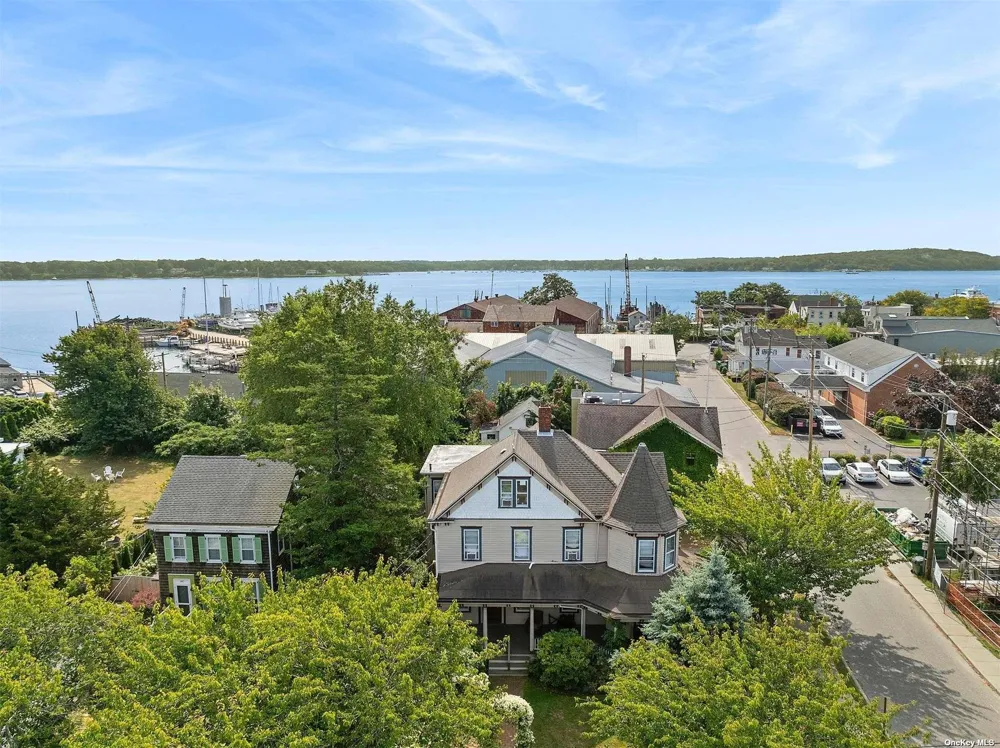 151 Bay Avenue Greenport, NY 11944