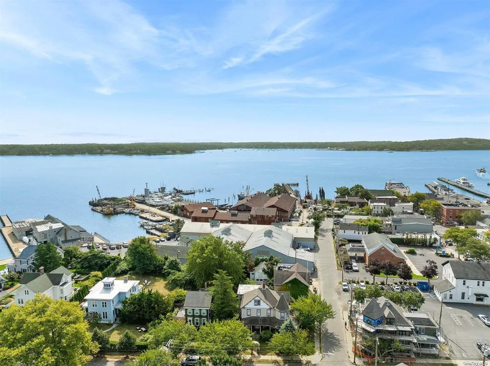 151 Bay Avenue Greenport, NY 11944
