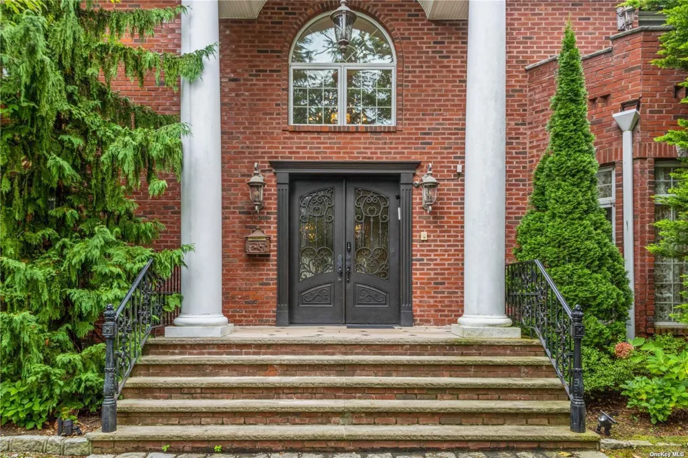 106 Willow Road Woodsburgh, NY 11598
