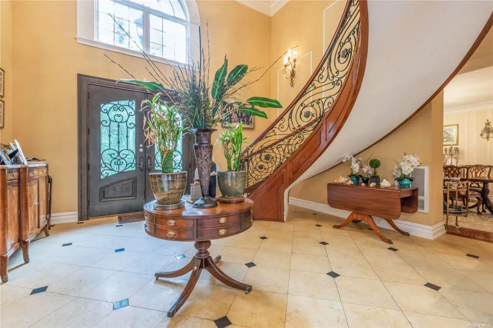 106 Willow Road Woodsburgh, NY 11598
