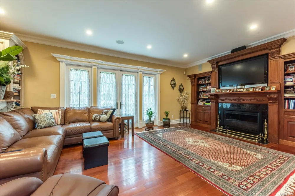 106 Willow Road Woodsburgh, NY 11598