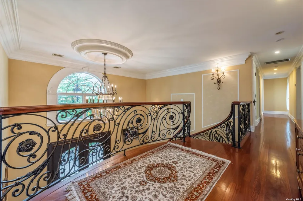 106 Willow Road Woodsburgh, NY 11598