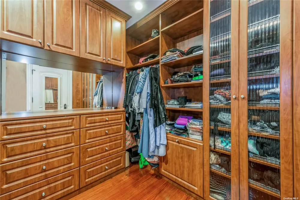 106 Willow Road Woodsburgh, NY 11598