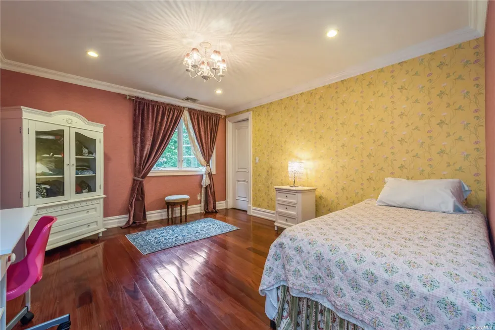 106 Willow Road Woodsburgh, NY 11598