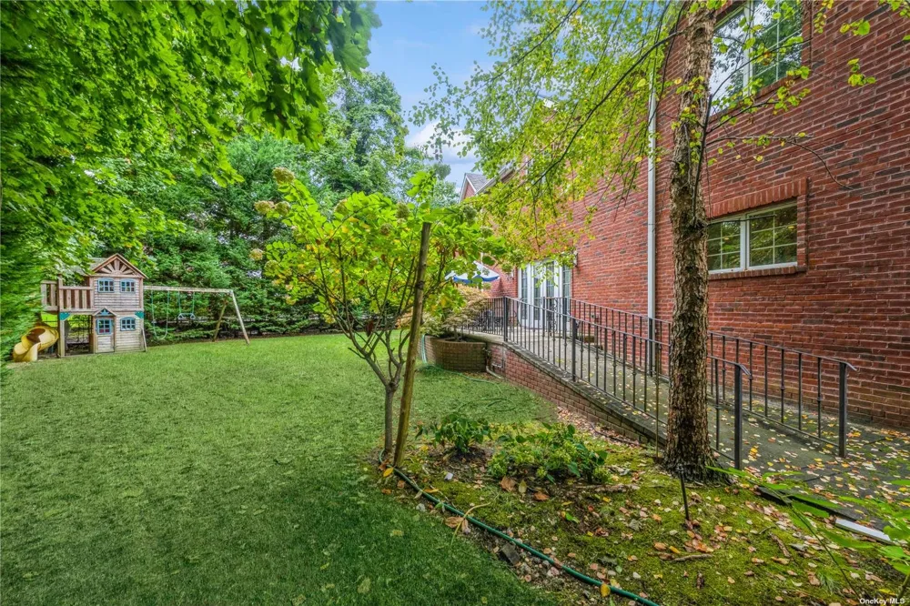 106 Willow Road Woodsburgh, NY 11598
