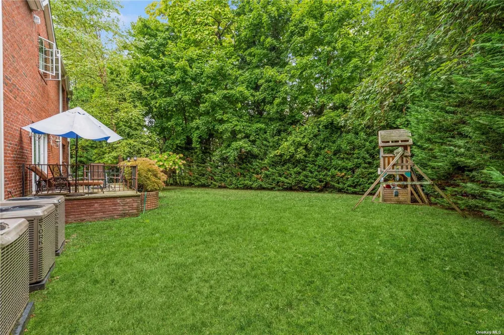 106 Willow Road Woodsburgh, NY 11598