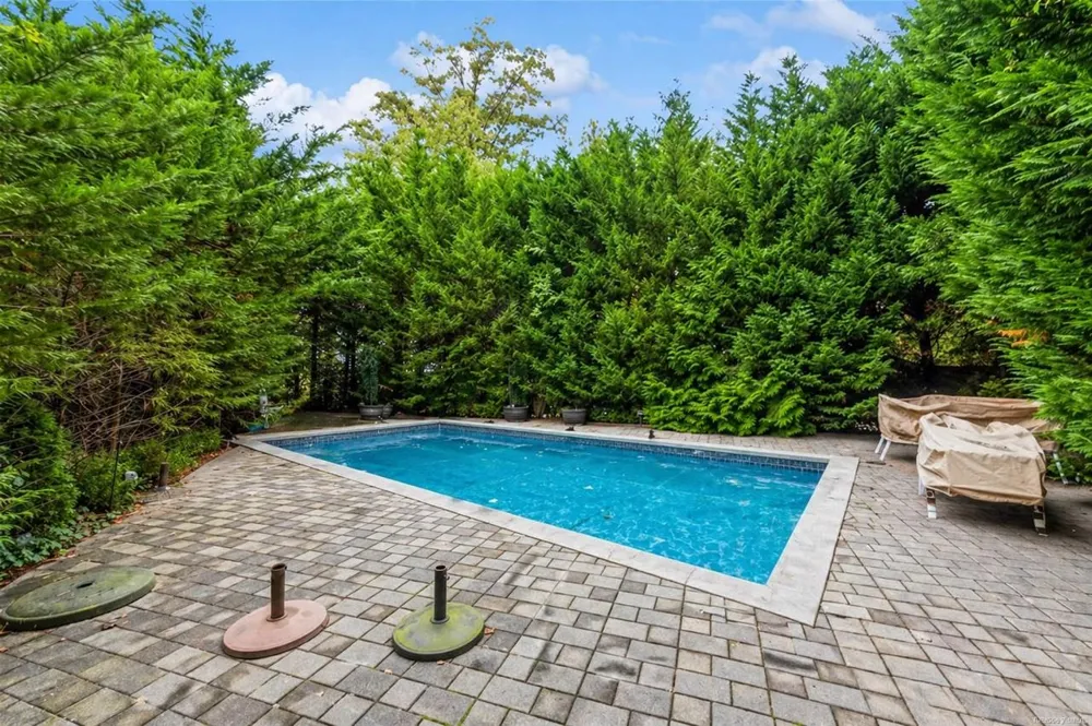 106 Willow Road Woodsburgh, NY 11598