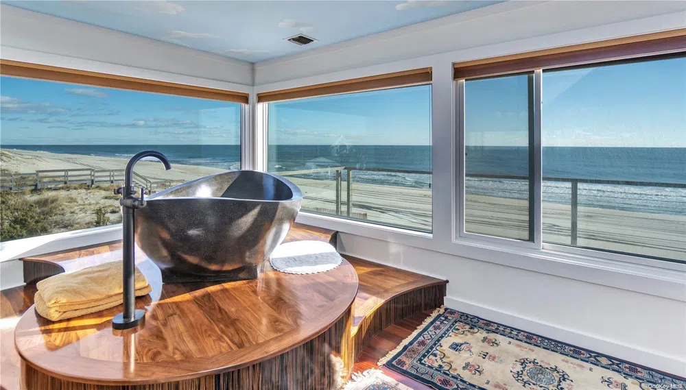 222 Dune Quogue, NY 11959