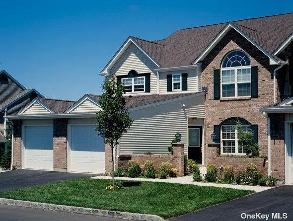 143 Overlook Drive #143 Farmingville, NY 11738