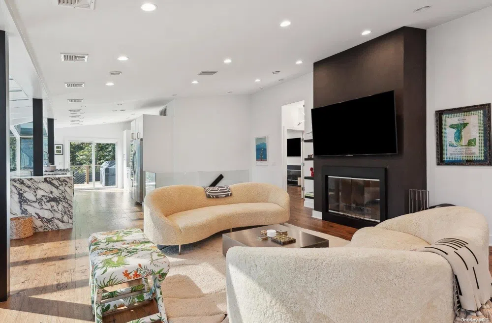 69 Three Mile Harbor Drive East Hampton, NY 11937