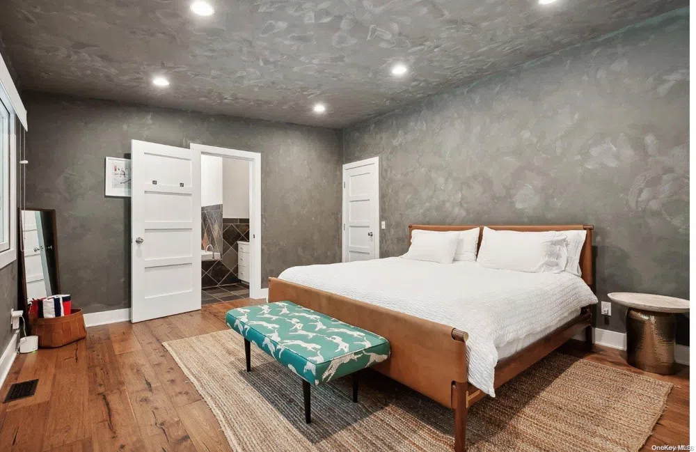 69 Three Mile Harbor Drive East Hampton, NY 11937